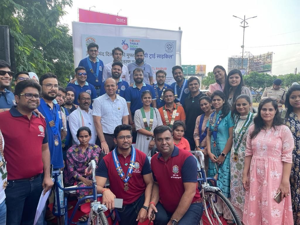 राउंड टेबल इंडिया ने दिव्यांगों का सफ़र किया आसान, 25 से ज़्यादा ट्राई साइकिल मुफ़्त में बांटी