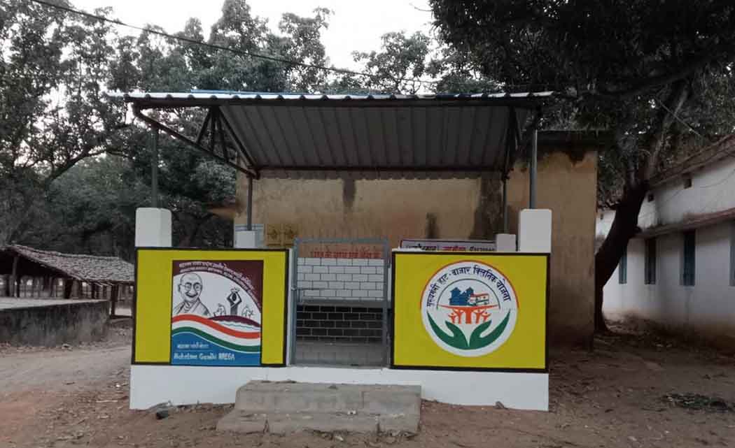 जशपुर जिले में मुख्यमंत्री हाट-बाजार क्लीनिक के लिए बनाया गया 112 स्वास्थ्य शिविर कुटीर