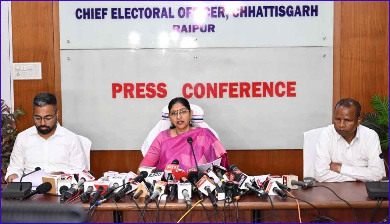 मुख्य निर्वाचन पदाधिकारी श्रीमती रीना बाबासाहेब कंगाले ने पत्रकार-वार्ता को किया संबोधित