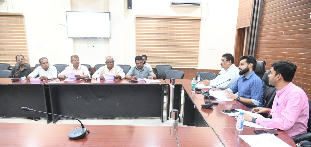 दुर्ग के जिला निर्वाचन अधिकारी ने ली राजनैतिक दलों की बैठक