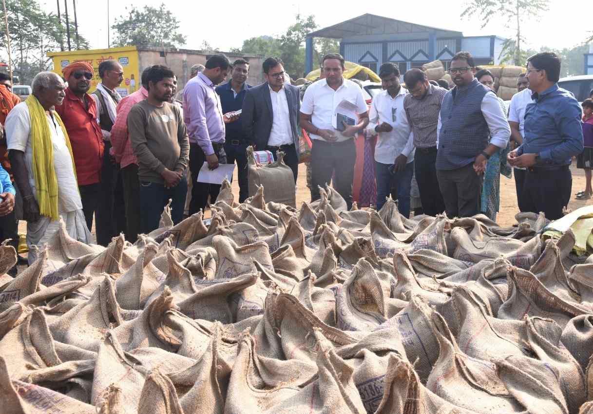 बिलासपुर के दौरे पर पहुंचे अपर मुख्य सचिव श्री पिंगुआ, शासकीय योजनाओं के क्रियान्वयन की स्थिति का जायजा लिया