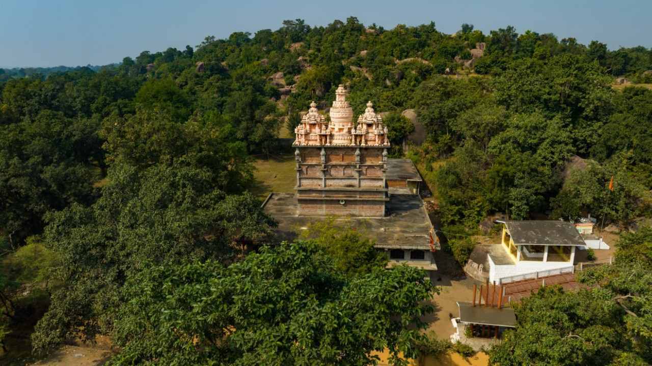 नैसर्गिक झरनों, गुफाओं, पहाड़ो-पठारों और नदियों से शुमार है जीपीएम जिला