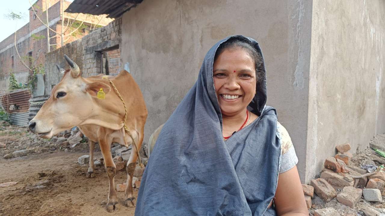 मुद्रा योजना की बदौलत खड़ा किया अपना डेयरी का व्यवसाय, ज़ीरो से शुरू कर आज बनाया अपना मुकाम